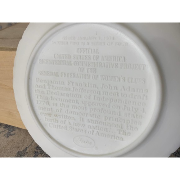 Commemorative Declaration of Independence White Fenton 8" Plate Bicentennial - Picture 9 of 9